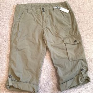 Gap Women’s  2 in 1 Cropped Pants Olive Green Size 10 NWT